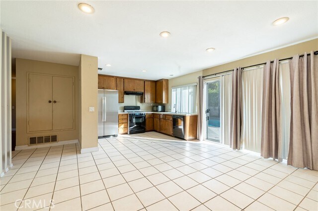 Building Photo - 324 S Palo Cedro Dr