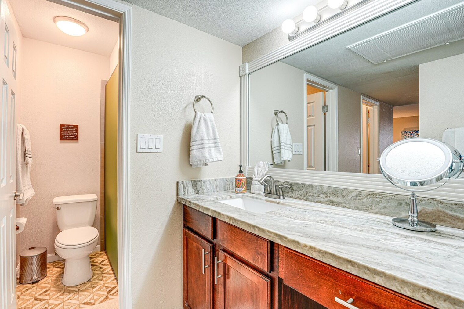 Building Photo - 8787 E Mountain View Rd