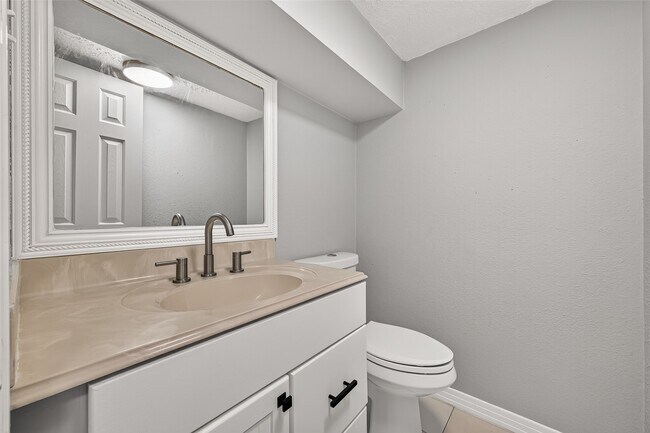 Building Photo - 6419 Paso Del Sol Dr