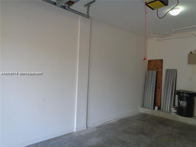 Building Photo - 2442 Centergate Dr