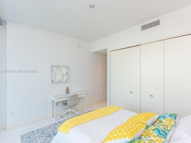 Building Photo - 16901 Collins Ave