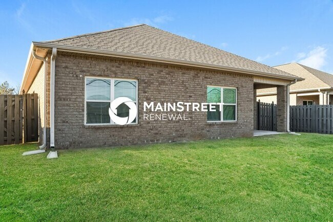 Building Photo - 4 Bedroom Pet-Friendly Home in Huntsville, AL with Main Street Renewal