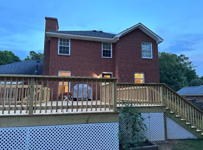 Building Photo - 586 Oak Brook Dr