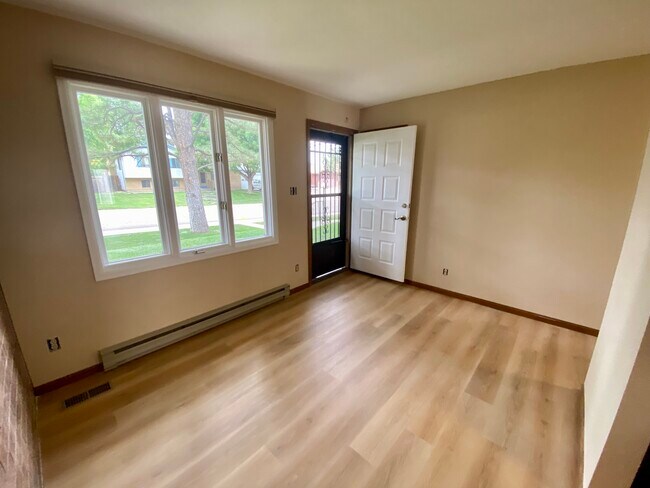 Building Photo - 2302 Cartier Dr