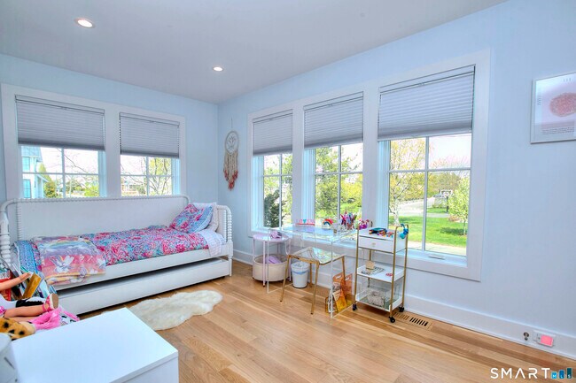 Building Photo - 26 Island Way