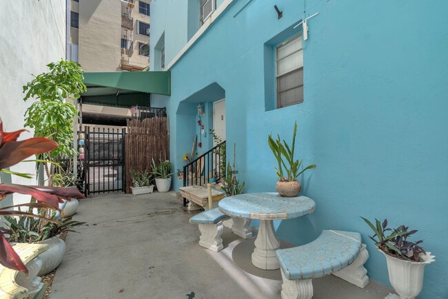 Building Photo - 324 Indiana St