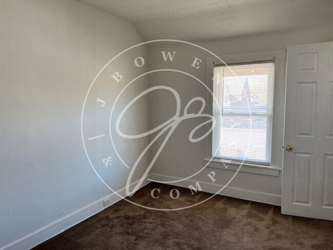 Building Photo - Beautiful 3 bedroom West Toledo Home