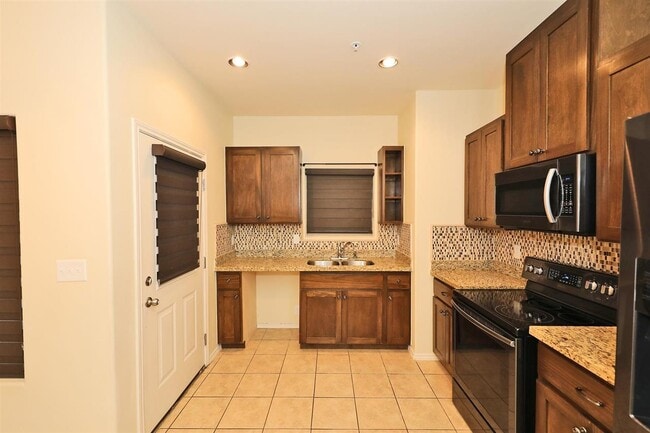 Building Photo - 5610 Montevista Dr