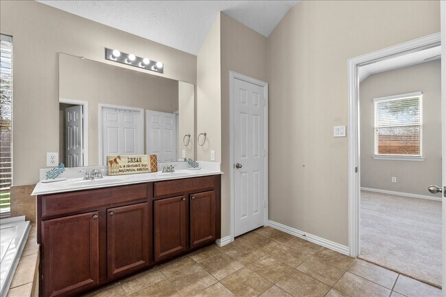Building Photo - 2120 Red Timber Ct
