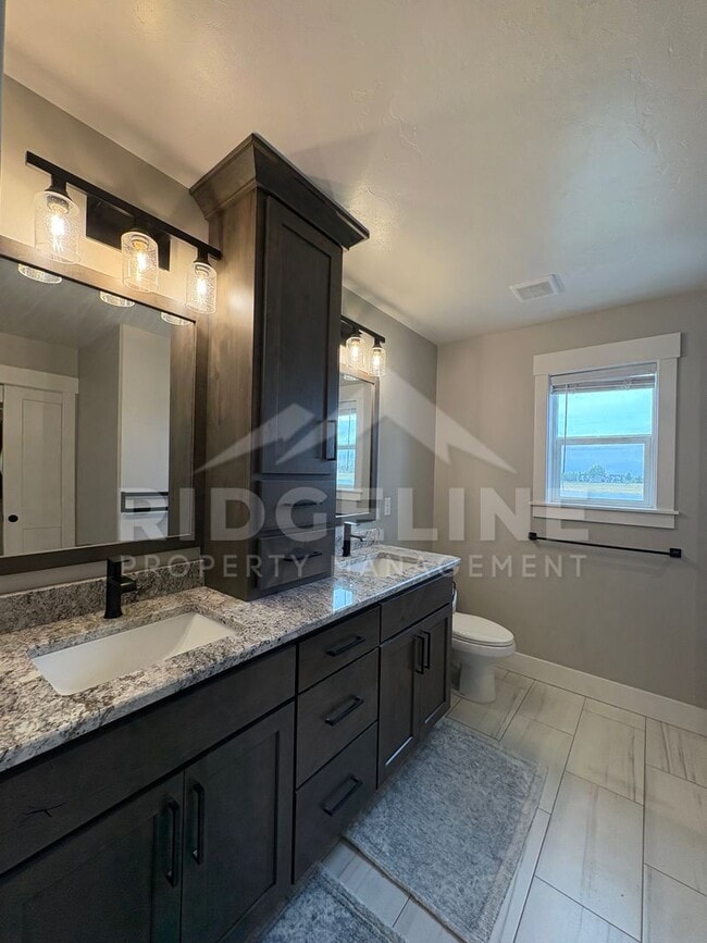 Building Photo - 806 E 1475 N