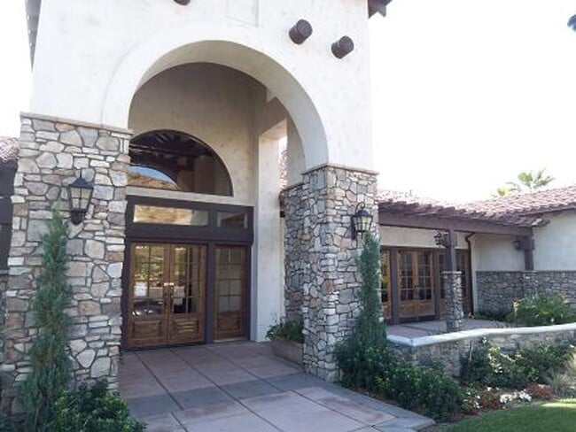 Building Photo - Stunning 3-Bedroom Home with Resort-Style ...
