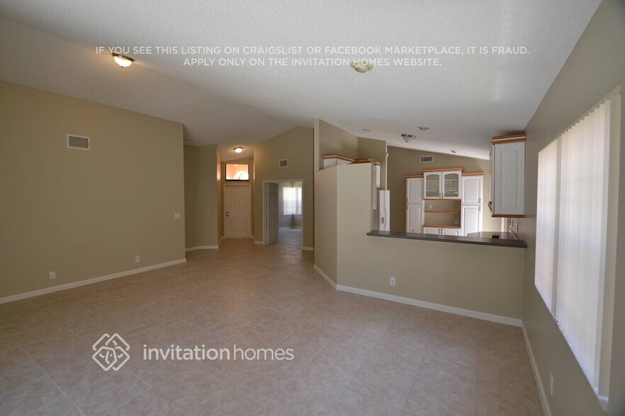 Building Photo - 2528 La Cristal Cir