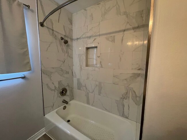 Building Photo - Newly Remodeled 3 bed 2.5 bath Long Beach ...