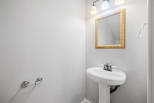 Building Photo - 2906 Pearl St