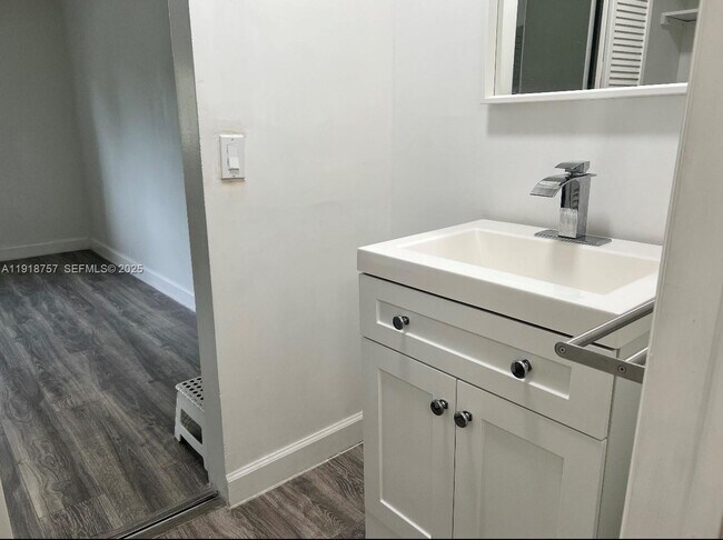 Building Photo - 421 NW 109th Ave