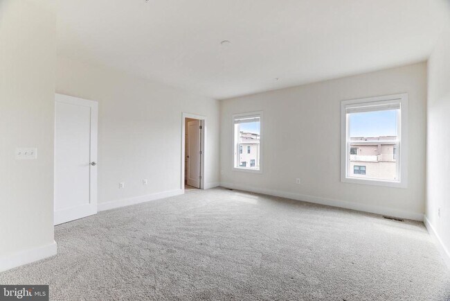 Building Photo - 44750 Tiverton Sq