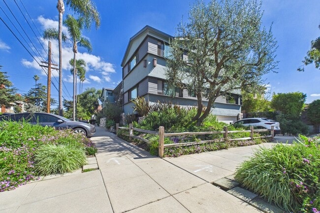 Building Photo - 1102 Idaho Apartments