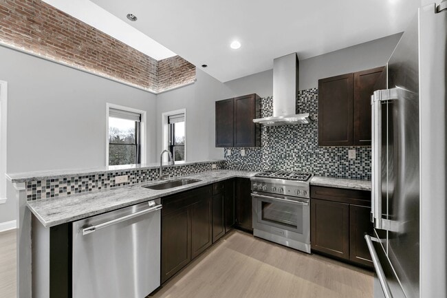 Building Photo - 560 Madison Ave