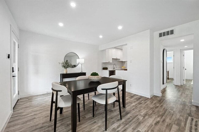 Building Photo - 5911 Sheridan Ave