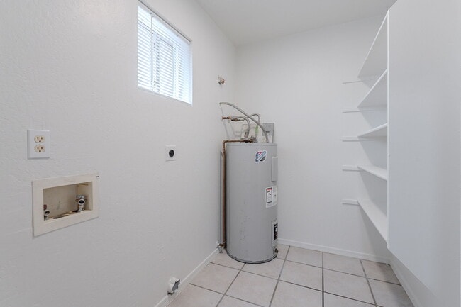 Building Photo - 402 N 101st Pl