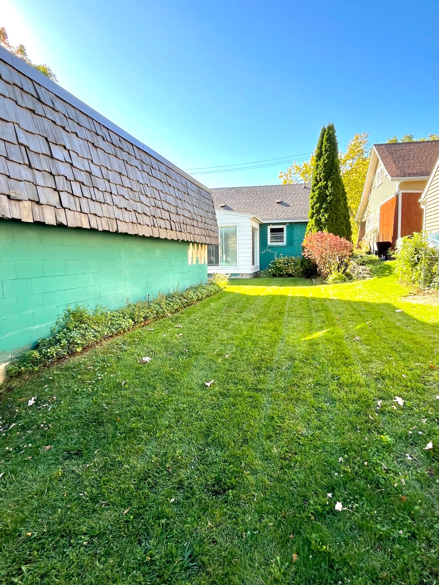 Building Photo - 706 Grand Ave NE