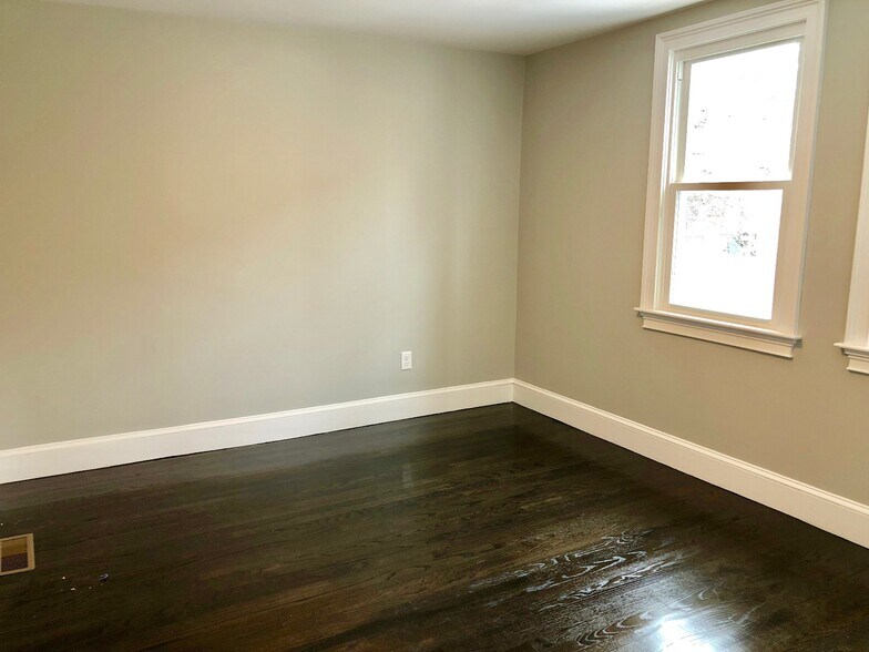 Building Photo - 64 Grant St