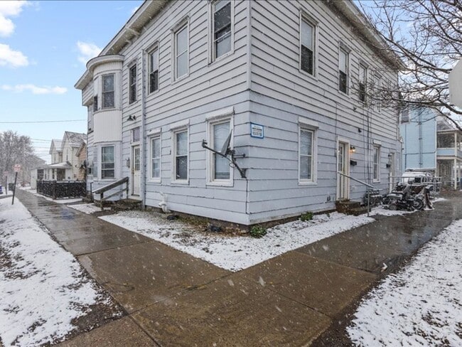 Building Photo - 26 Cedar St