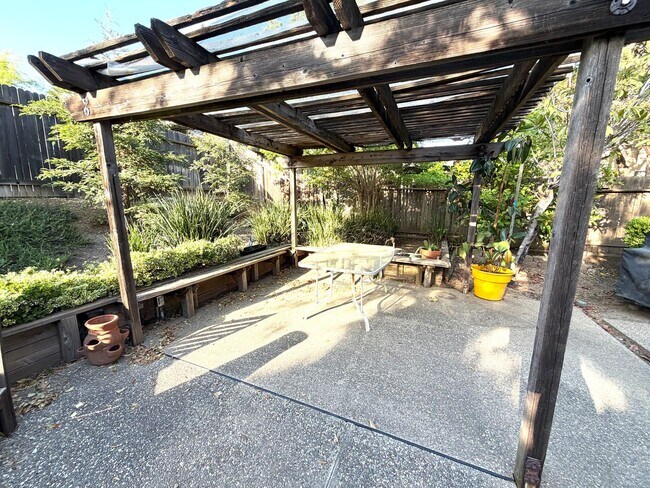 Building Photo - Beautiful 2-Story Home in the highly sought after Stanford Ranch community!