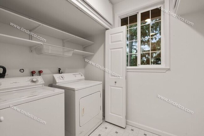 Building Photo - Beautiful 3-Bedroom, 2-Bath Home in Multno...