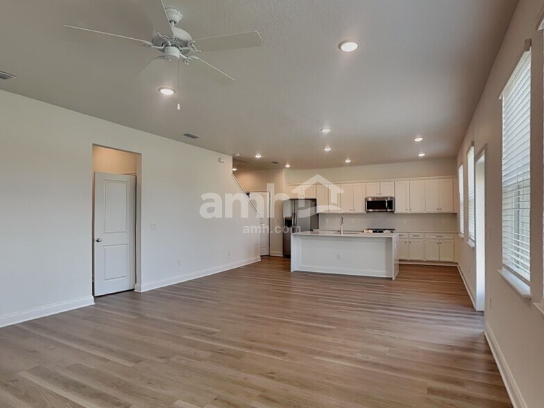 Building Photo - 2610 Feather Crst Dr