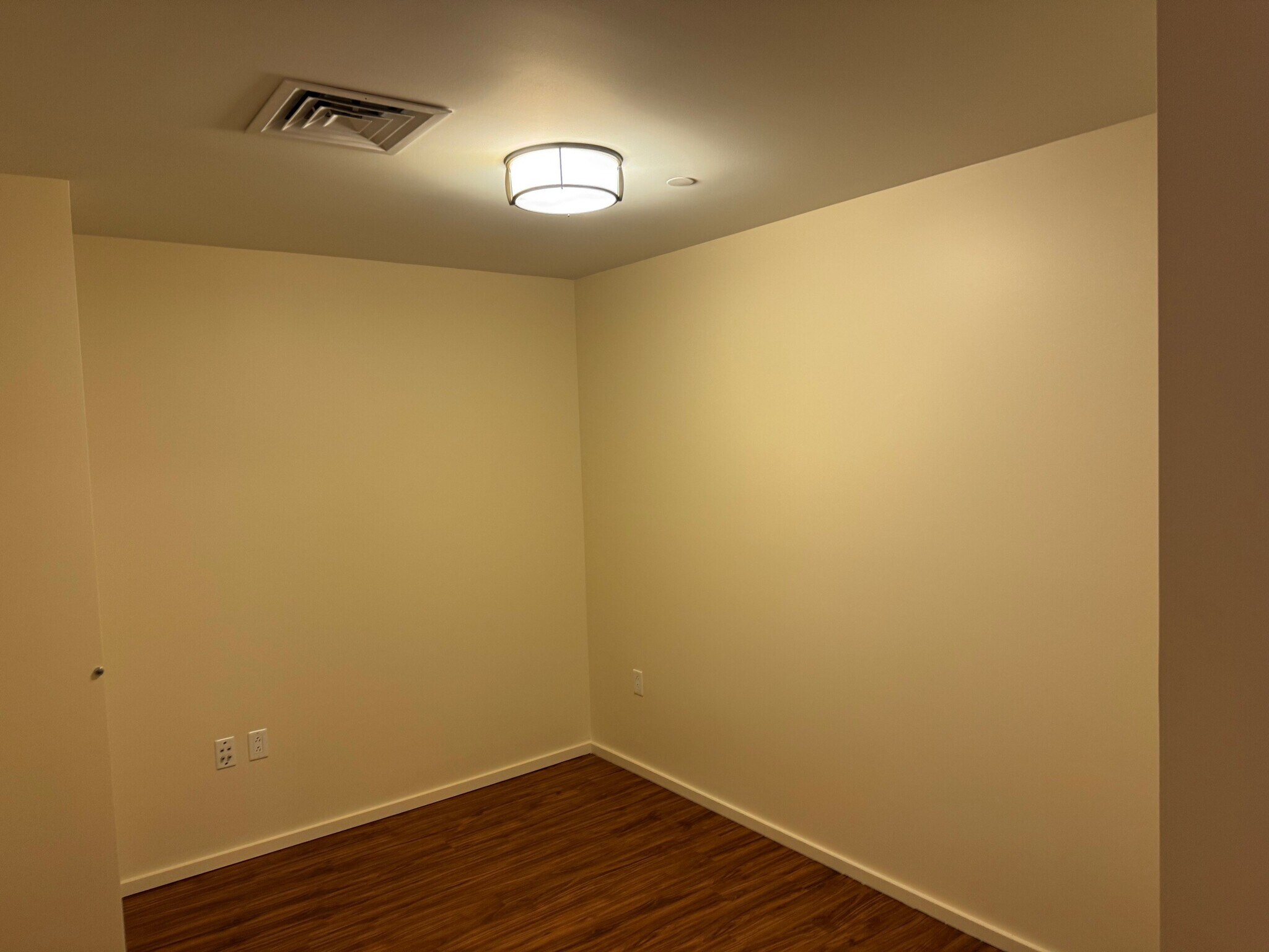 Second Bedroom / Den - 35 E 100 S