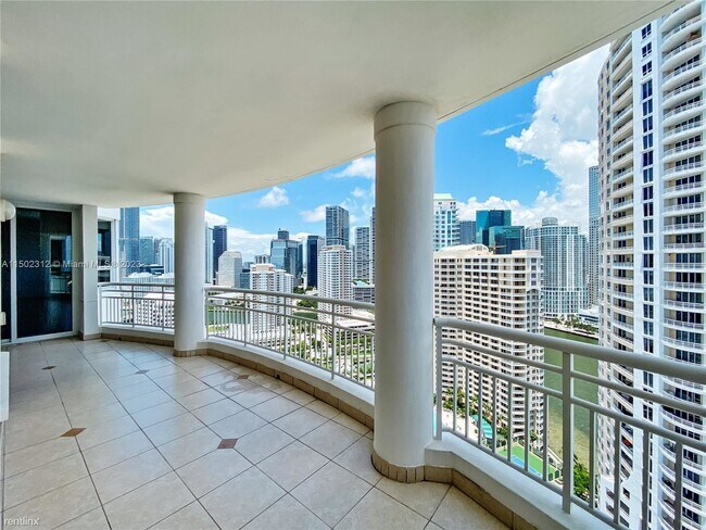 Building Photo - 2 br, 2.5 bath Condo - 808 Brickell Key Dr...