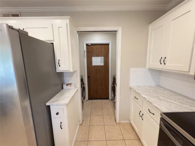 Building Photo - 408 Little Chisholm Cir