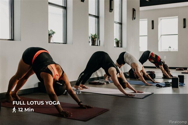 Building Photo - 411 Piquette Ave