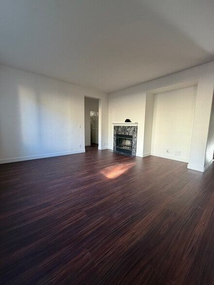 Building Photo - 8922 Del Rio Cir