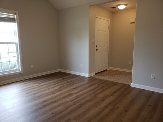 Building Photo - 18 Long Meadow Dr