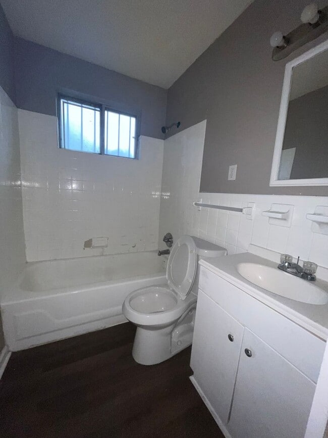 Building Photo - Renovated house in quite Neighborhood