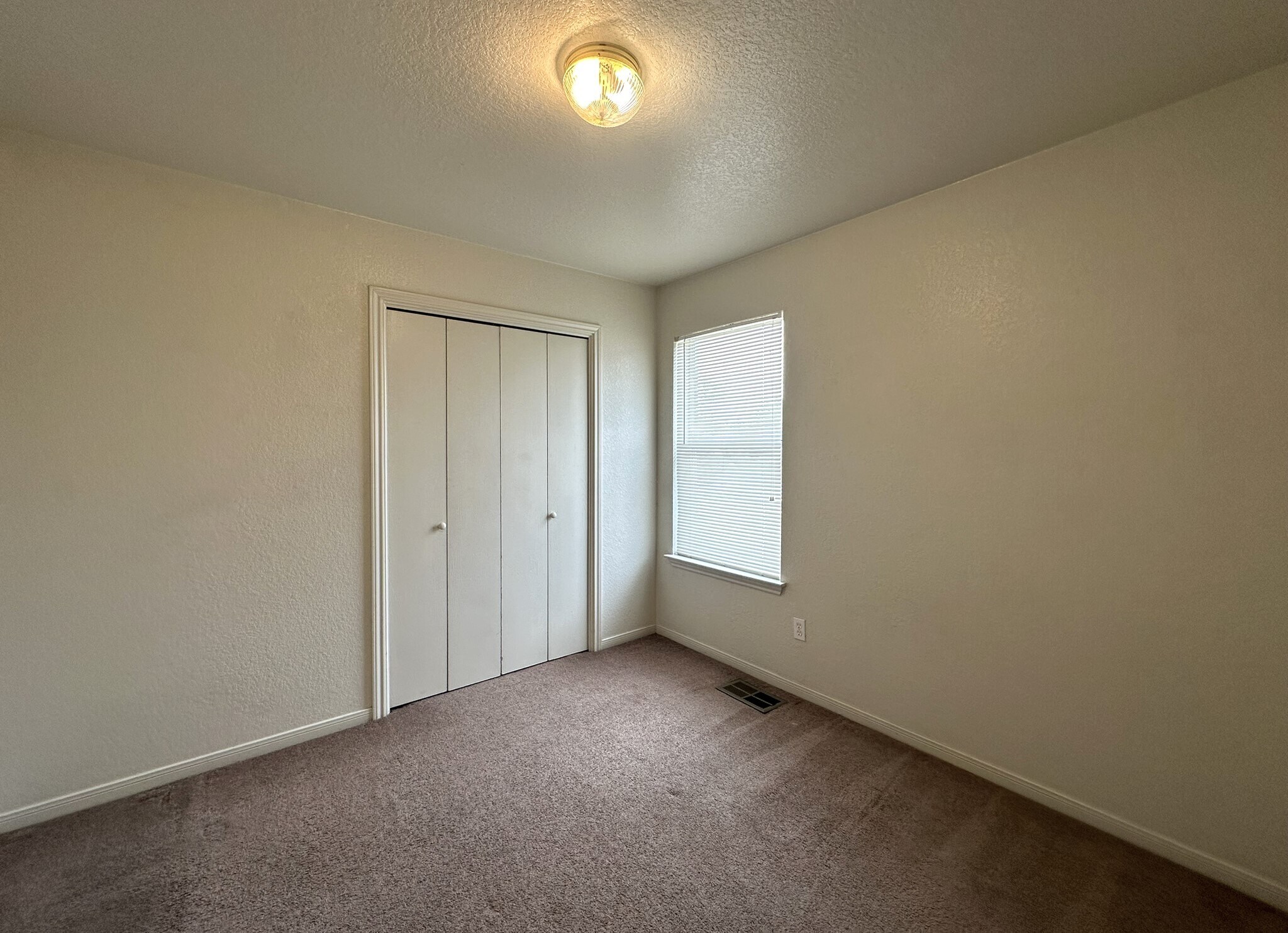 Building Photo - 4210 Primrose Dr