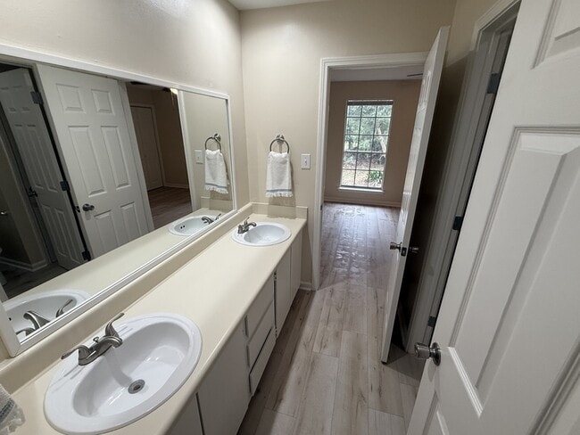 Building Photo - 5337-145 Rosedown Ct