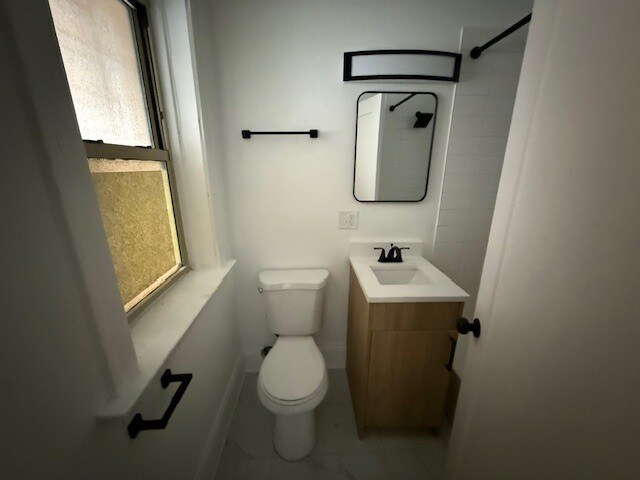 Building Photo - 6308 N Artesian Ave