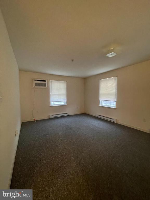 Building Photo - 159 E Chestnut St