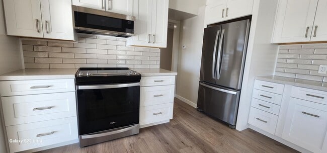 Building Photo - Freshly remodeled, 4 bedroom 2 bath house ...