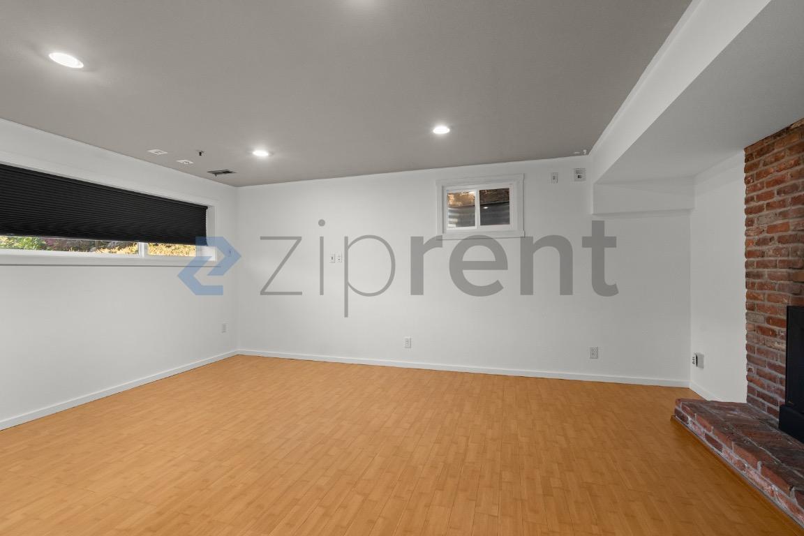 Building Photo - Unit