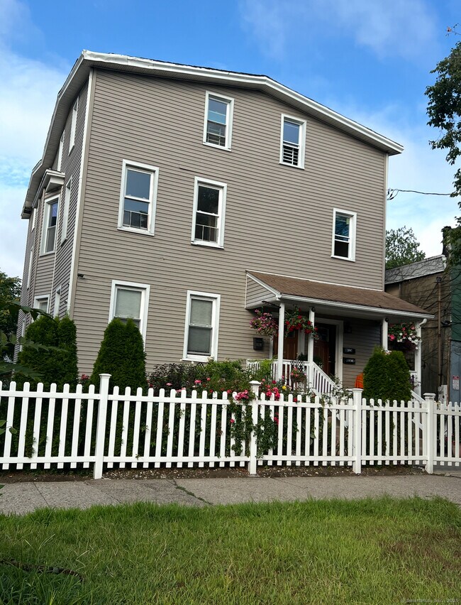 Primary Photo - 1605 Park Ave