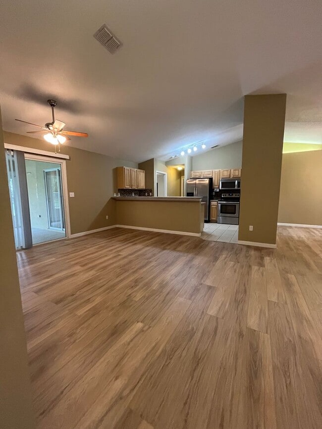 Building Photo - Quiet Home in Pine Lakes Cud-de-sac!!