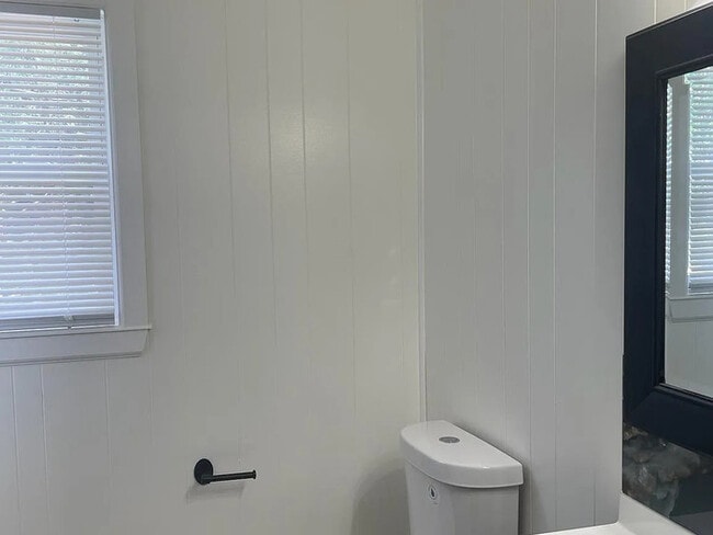 Building Photo - Beautiful! Spacious! Affordable! This 3 Be...