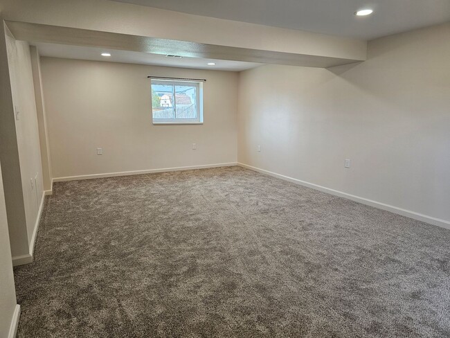 Building Photo - 905 New Bedford Dr