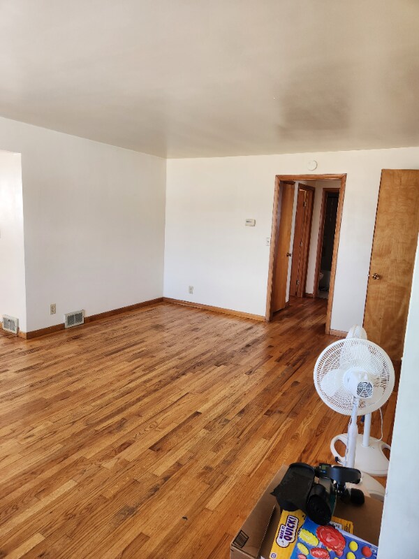Building Photo - 757 Hickory St