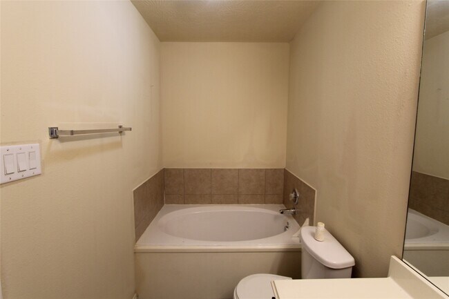 Building Photo - 5707 Saluda Creek Ln