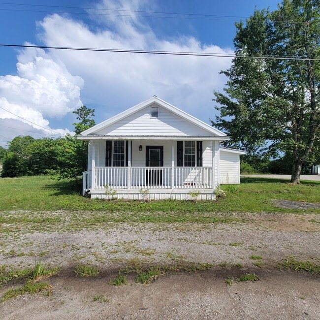 Building Photo - 2 Bed, 1.5 Bath-Residential/Commercial